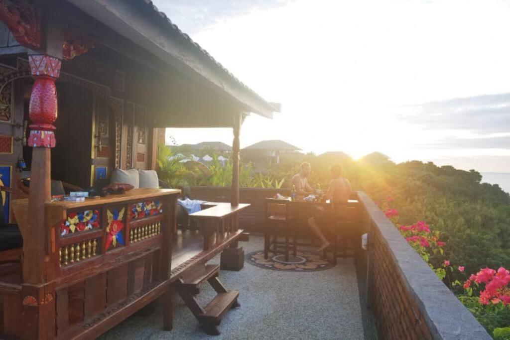 The Hidden Escapes Bingin- Sunset Rooftop Wood House With Ocean View & Private Kitchen 乌鲁瓦图 外观 照片