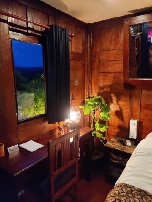 The Hidden Escapes Bingin- Sunset Rooftop Wood House With Ocean View & Private Kitchen 乌鲁瓦图 外观 照片